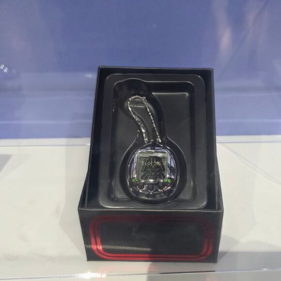 SDCC 2025 Comic Con Tamagotchi Darth Vader Star Wars Exclusive Limited Edition - Picture 5 of 7